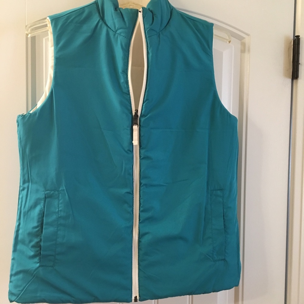 Reversible puffer vest! - Picture 4 of 5